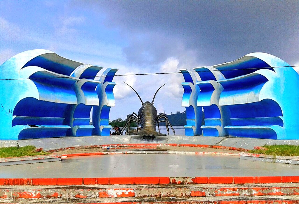 Monumen tugu-lobster-simeulue.jpg
